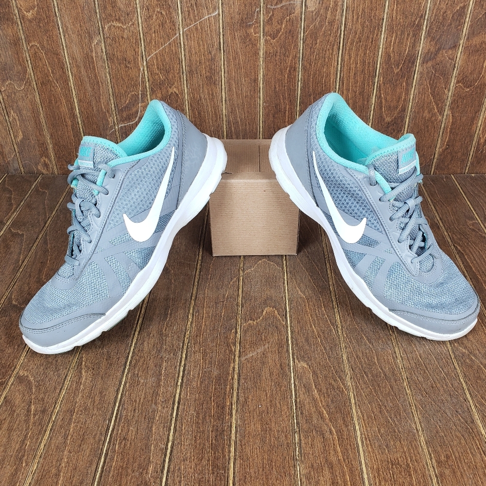Nike Core Motion Womens SZ 9
